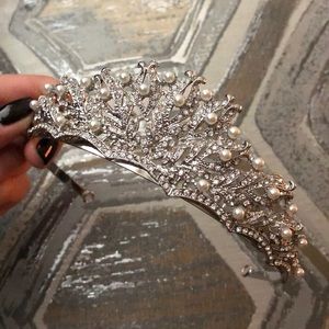 Vera Wang Pearl and Crystal Scallop Tiara